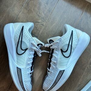 Nike White and Black Athletic Shoes with Breathable Mesh